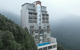 Q' Nest Hotel Cloud End Lansdowne